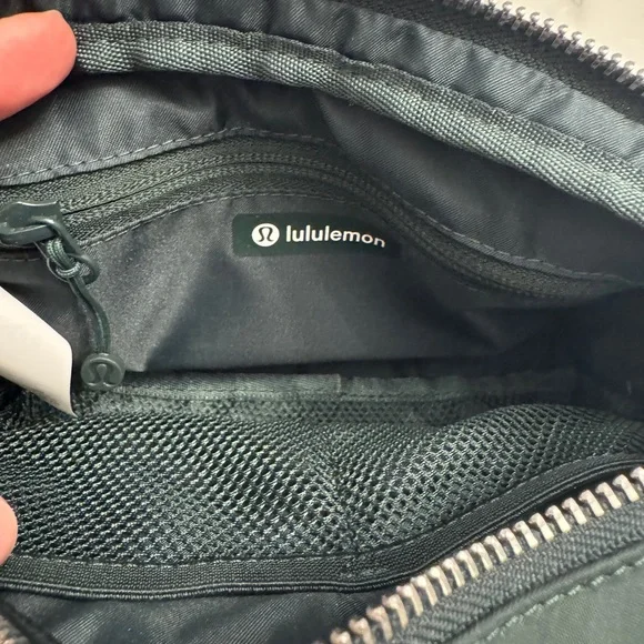 Lululemon Everywhere Crossbody Bag 2L, metal hardware, Legacy Green/Silver - Picture 6 of 8